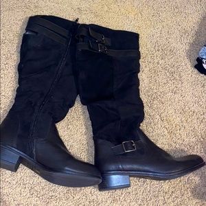 Black clave zip up boots